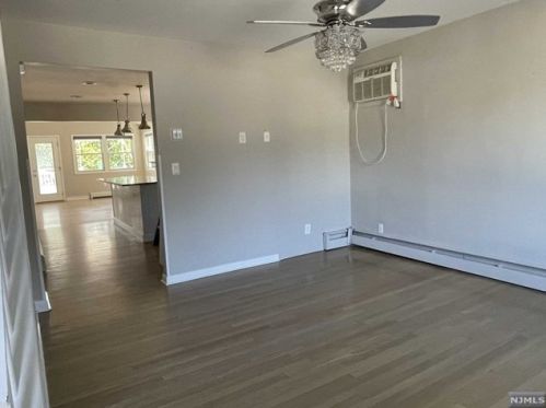38 Henry St, Moonachie, NJ 07074-1121