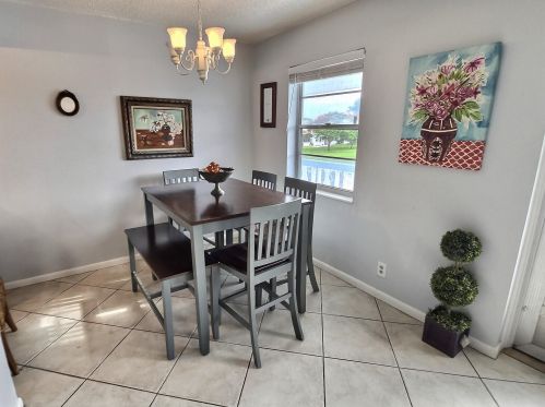 147 Chatham G, West Palm Beach FL  33417-1824 exterior