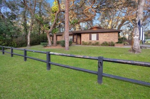 2065 Stratford Dr, Deland, FL 32724-8601