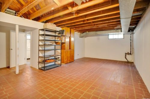 5 Enfield Ln, San Remo NY  11754-4028 exterior