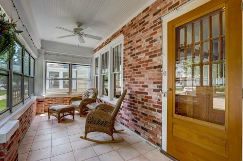 838 Oakland Ave, Waukesha, WI 53186-5147