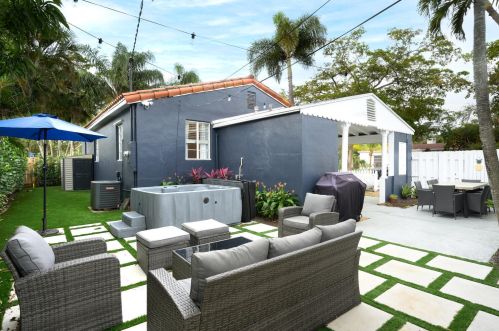 447 35th St, West Palm Beach, FL 33404-2205