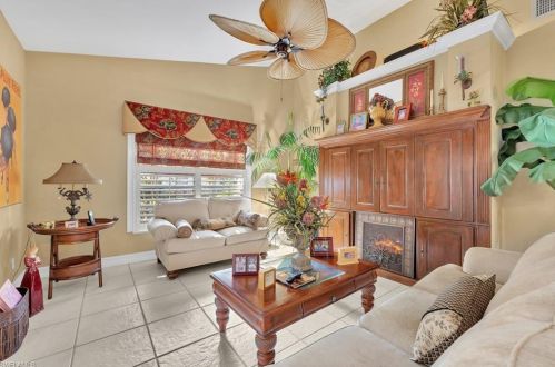 174 Santa Maria Ln, Naples, FL 34119-4613
