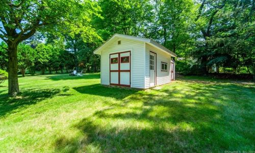 253 Oak Ridge Dr, Middletown CT  06457-1919 exterior