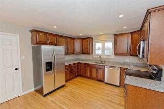 206 Shaker Park Dr, Albany, NY 12211-2335