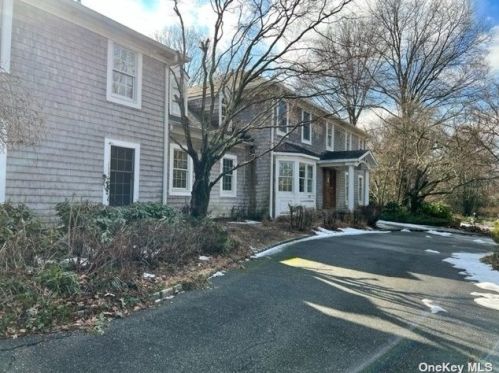 21 Koenig Dr, Muttontown, NY 11771-4120