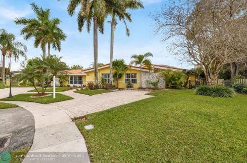 10300 18th Pl, Hollywood, FL 33026-2323