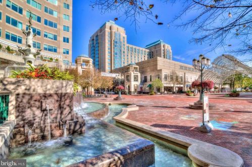 1705 Lake Shore Crest Dr, Herndon VA  20190-3250 exterior