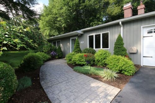 40 Merrimac Dr, Bridgeport CT  06611-1725 exterior
