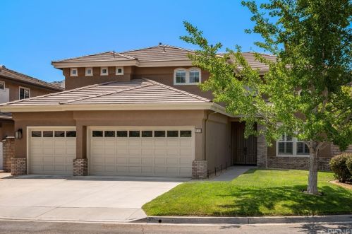 490 Tree Hollow Ct, Simi Valley CA  93065-7311 exterior