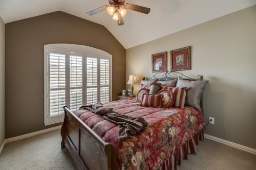 8813 Crestview Dr, Denton TX  76207-8601 exterior