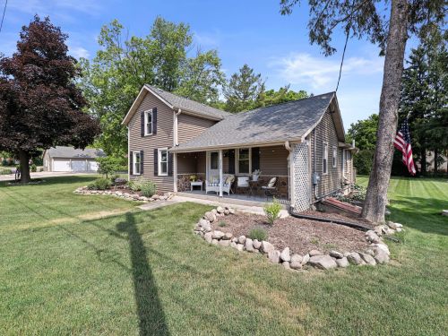 3722 Cedar Creek Rd, West Bend WI  53095-8759 exterior