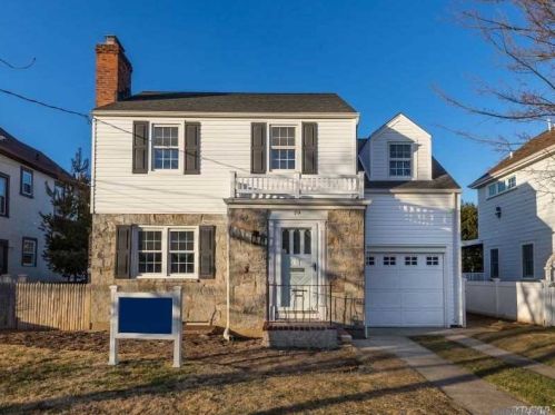 79 Muirfield Rd, Rockville Centre, NY 11570-2730