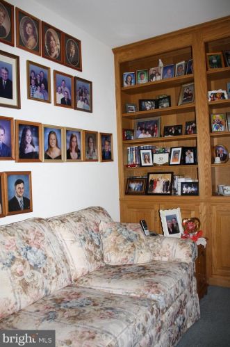 282 Cres Dr, Swatara PA  17033-2335 exterior