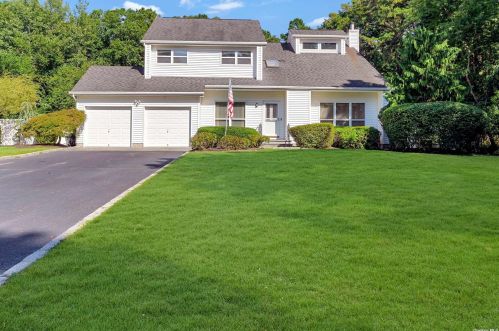 245 Radio Ave, Miller Place, NY 11764-3528