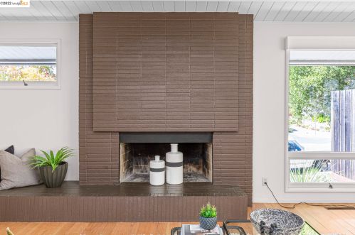 4985 Hedge Ln, Oakland CA  94602-2641 exterior