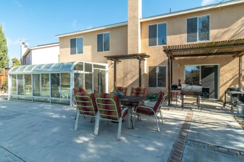 2070 Carousel Dr, Hollister CA  95023-5665 exterior
