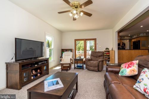 106 Claremont Dr, Lansdale PA 19446-6359 exterior