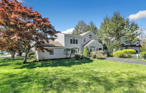 71 Bassick Rd, Bridgeport, CT 06611-2935