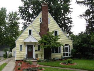 2220 Densmore Dr, Toledo, OH 43606-3167