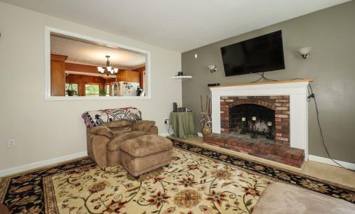 18 Hunter Ct, Goffstown NH  03045-1629 exterior