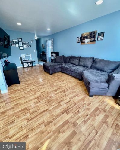 6640 Pioneer Dr, Macungie, PA 18062-8466