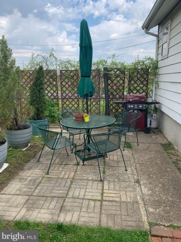 203 Woodlawn Ave, Florence NJ  08518-1011 exterior