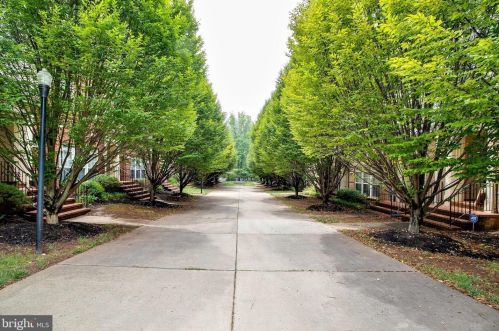 7202 Little Thames Dr, Gainesville, VA 20155-4021