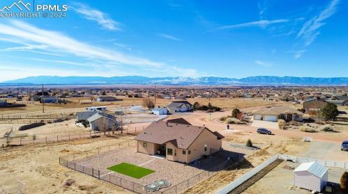 702 Calaveras Dr, Pueblo CO 81007-1942 exterior