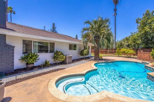 237 Eucalyptus Dr, Redlands CA  92373-7122 exterior
