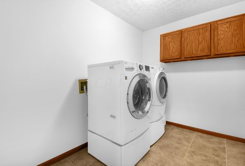 2815 Wynridge Dr, Darbydale OH  43123-8709 exterior