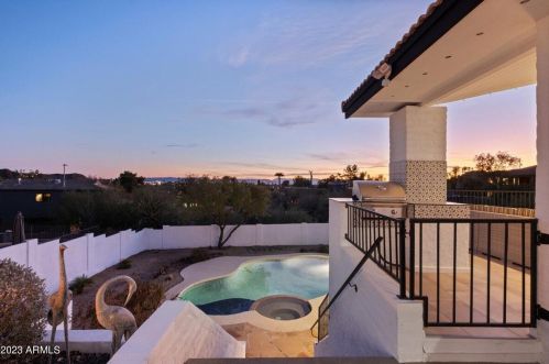 1439 Echo Ln, Phoenix AZ  85020-3831 exterior
