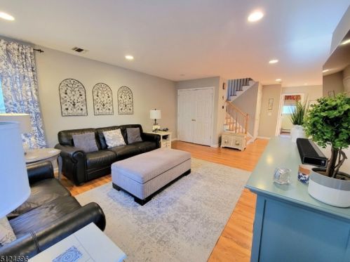 85 Long Hill Rd, Gillette NJ  07933-1410 exterior