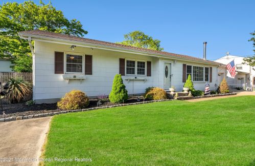 215 Lakewood Ave, Berkeley Township, NJ 08721-1027