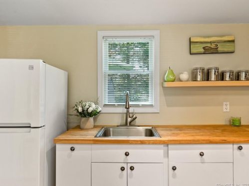 2 Noyes Rd, Lyme CT  06371-1636 exterior