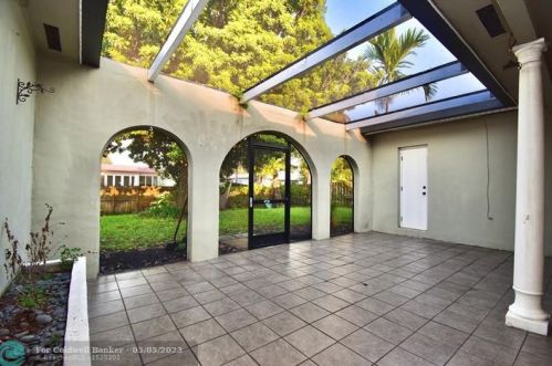 2131 52nd Ave, Hollywood FL  33021-3308 exterior