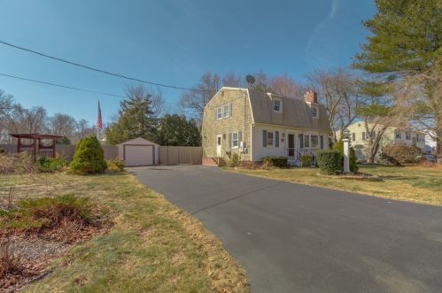 11 Lucy Ln, Fall River, MA 02726-3343