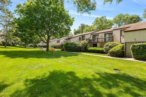 31 Richmond Blvd, Hauppauge NY  11779-3435 exterior