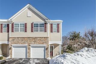 17 Torrey Pine Ln, Bayshore, NY 11706-5864