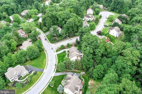 306 Deer Path Dr, Red Lion PA  17356-7800 exterior