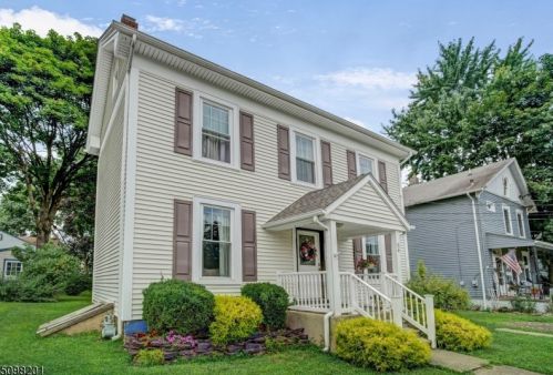 56 Warren St, Washington, NJ 07882-1441