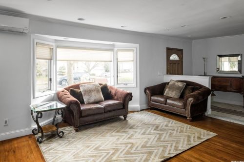 563 Saddle Ridge Rd, Woodsburgh NY  11598-1551 exterior