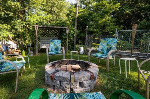 237 Magill Rd, Zelienople PA  16063-3015 exterior