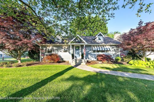 1700 Maxwell Dr, Belmar, NJ 07719-3852