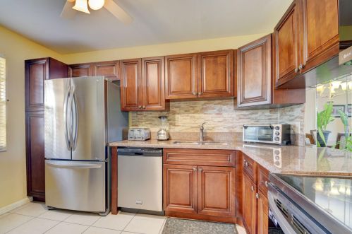 219 Lake Meryl Dr, West Palm Beach, FL 33411-3392
