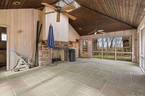 515 Maple Shade Rd, Middletown, CT 06457-5145