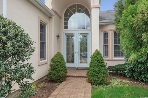 239 Altessa Blvd, Huntington Station, NY 11747-5228