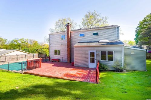 32 Maryland St, Huntington Station NY 11746-6945 exterior