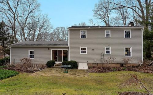 43 Walnut Ln, Northford CT  06472-1128 exterior