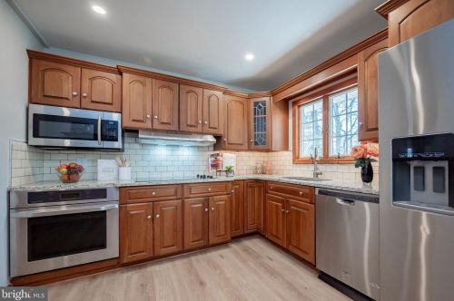 1912 Beechwood Dr, Wilmington DE  19810-4359 exterior